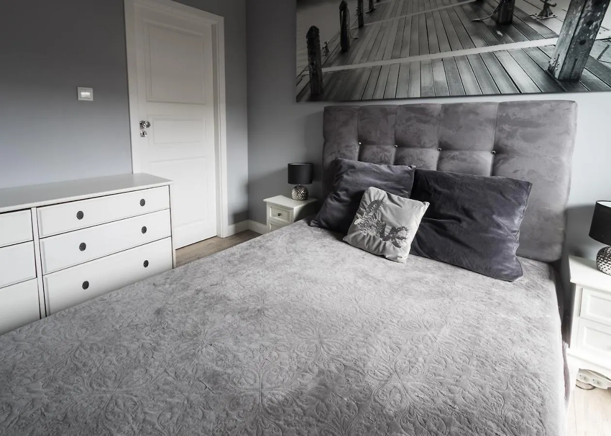 Kierbedzia 6 - Bezplatny Podziemny Parking - Free Parking - Piekny Ogrodek Z Tarasem - 2Km Lazienki Krolewskie - Wifi - Smart Tv 50 Cali - Good Apartments Varsavia