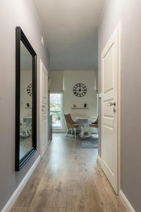 Kierbedzia 6 - Bezplatny Podziemny Parking - Free Parking - Piekny Ogrodek Z Tarasem - 2Km Lazienki Krolewskie - Wifi - Smart Tv 50 Cali - Good Apartments Varsavia 0*,