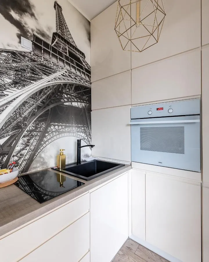 Kierbedzia 6 - Bezplatny Podziemny Parking - Free Parking - Piekny Ogrodek Z Tarasem - 2Km Lazienki Krolewskie - Wifi - Smart Tv 50 Cali - Good Apartments Varsavia Polonia
