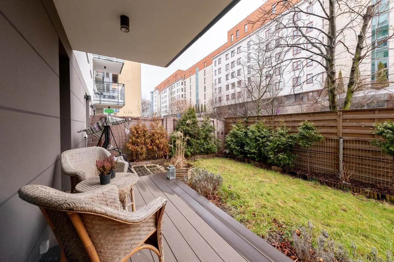 Kierbedzia 6 - Bezplatny Podziemny Parking - Free Parking - Piekny Ogrodek Z Tarasem - 2Km Lazienki Krolewskie - Wifi - Smart Tv 50 Cali - Good Apartments Varsovie