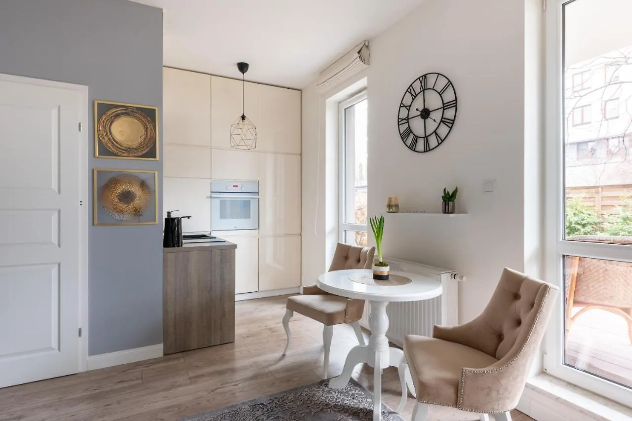 Kierbedzia 6 - Bezplatny Podziemny Parking - Free Parking - Piekny Ogrodek Z Tarasem - 2Km Lazienki Krolewskie - Wifi - Smart Tv 50 Cali - Good Apartments Varsovie Pologne